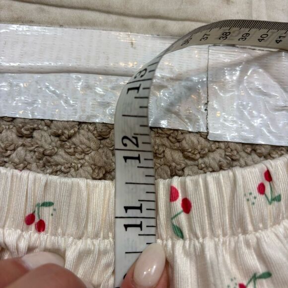Ladies Off White and Cherry Print Loung Shorts Size Smalll - Picture 4 of 6